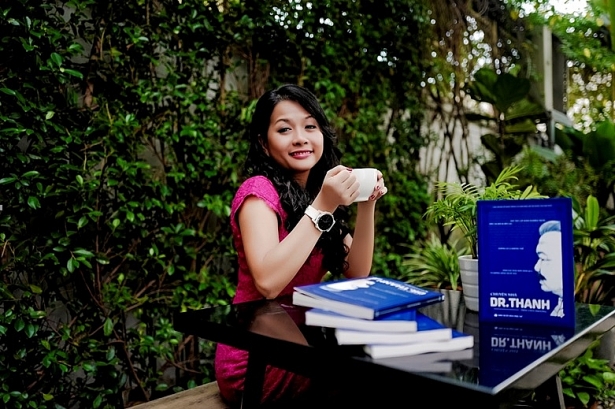 hoc bong chuyen nha dr thanh den voi hoc sinh ngheo ngay giap tet
