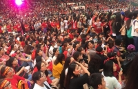 nu co dong vien bong da bi cuong buc khi tran dau dang dien ra