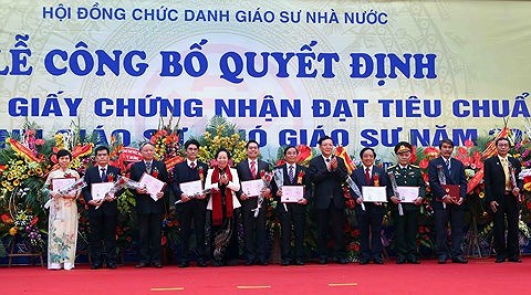 so luong pho giao su tang manh la su hao danh cua mot bo phan giang vien