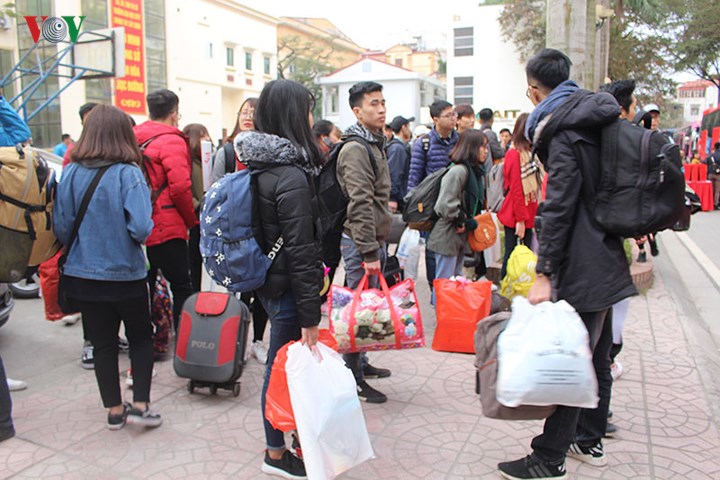 am long chuyen xe mien phi o 1000 sinh vien ve que an tet