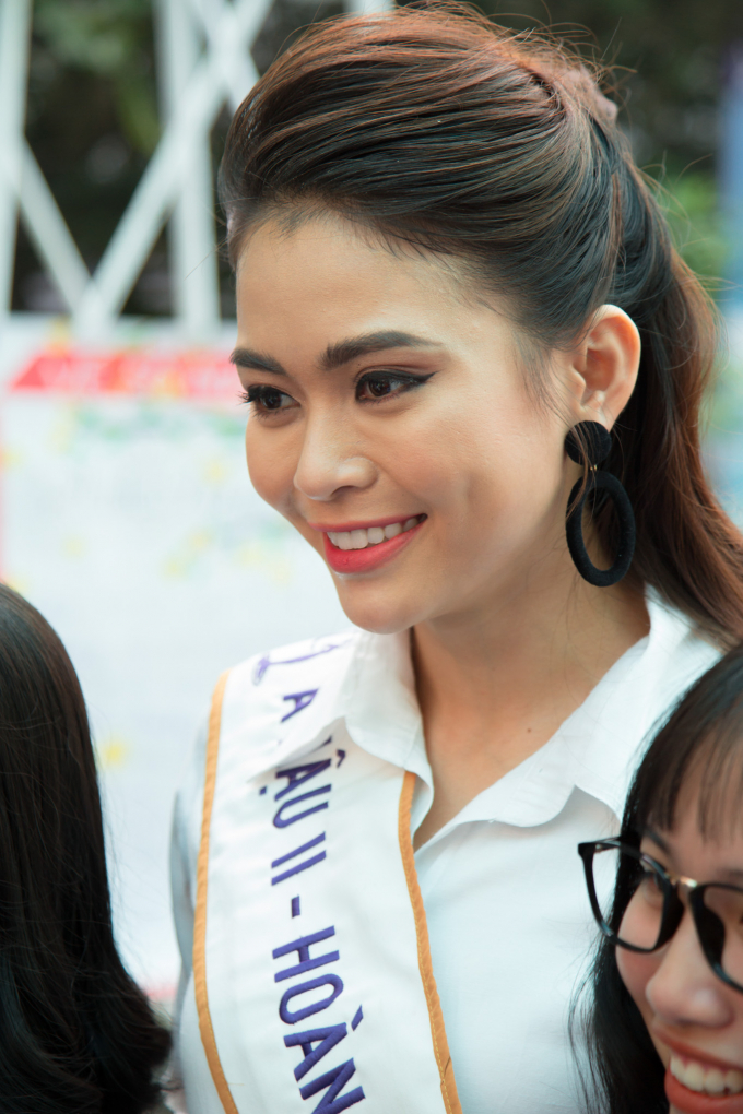 a hau mau thuy gian di tro ve tham truong cu