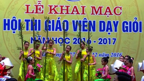ai dien thoai tac dong trong hoi thi giao vien day gioi quan cau giay