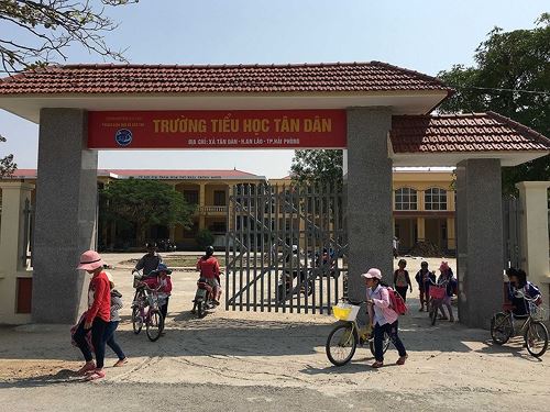 hieu truong lam thu 738 trieu dong bi ky luat canh cao khong bo nhiem lai