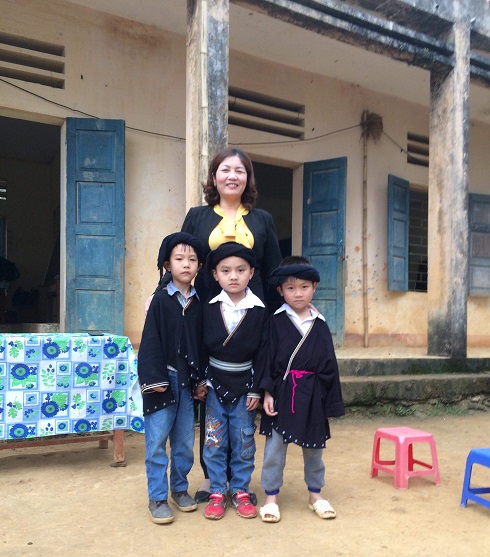 co giao bat khoc khi nhan duoc mon qua tet dau tien sau gan 30 nam day hoc