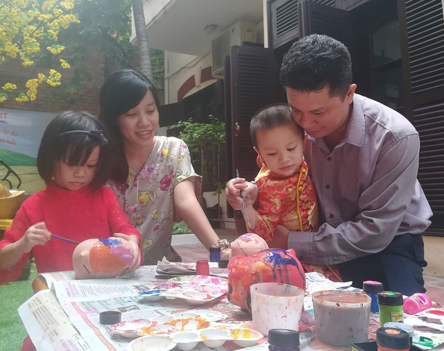 giat minh bo me chi tien trieu cho con hoc trai nghiem tet