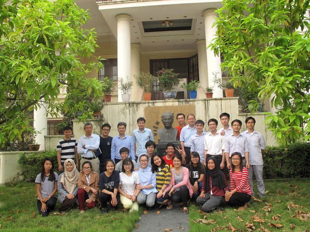 tan giao su tre nhat viet nam 35 tuoi trai long ve tinh yeu toan hoc