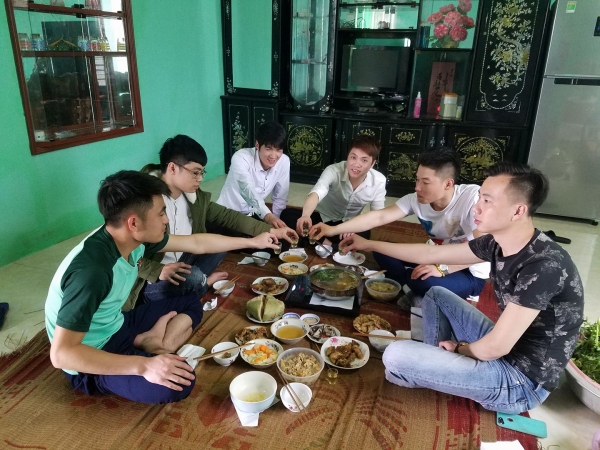 tinh trang chung khi hop lop dip tet ban bac 100 hua 10 di hop 1