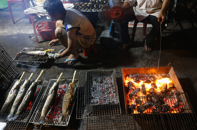 trang dem nuong ca loc via than tai tren via he sai gon