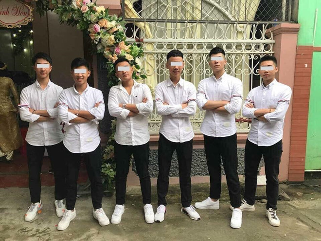 chiec ao so mi quoc dan hot nhat trong gioi tre viet hien nay tet nay di dau cung thay
