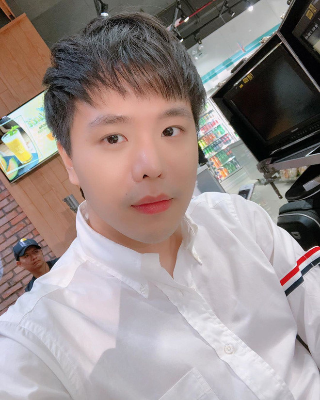 Chiếc áo sơ mi 'quốc dân' hot nhất trong giới trẻ Việt hiện nay, Tết này đi đâu cũng thấy chiec ao so mi quoc dan hot nhat trong gioi tre viet hien nay tet nay di dau cung thay