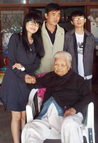 8 nguoi trong mot gia dinh o sai gon cung dang ky hien tang