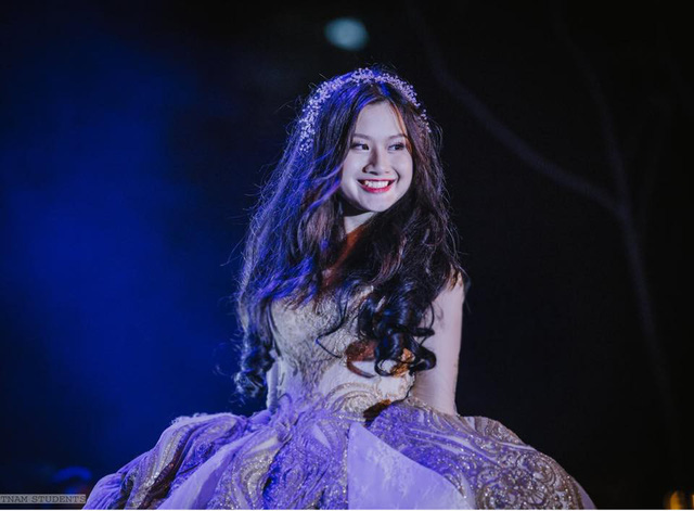 nu sinh xinh dep truong ams gianh hoc bong hon 5 ty dong tu dai hoc my