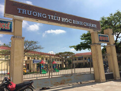 Cô giáo bất ngờ quỳ sau khi nhà trường đã kết luận buổi làm việc?