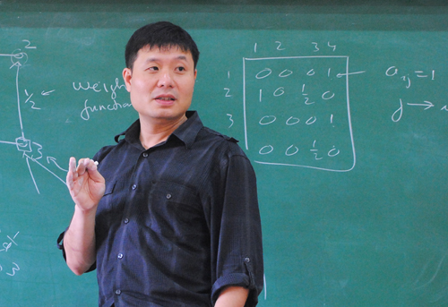 gs vu ha van phan tich uu nhuoc diem cua hai cach phong giao su