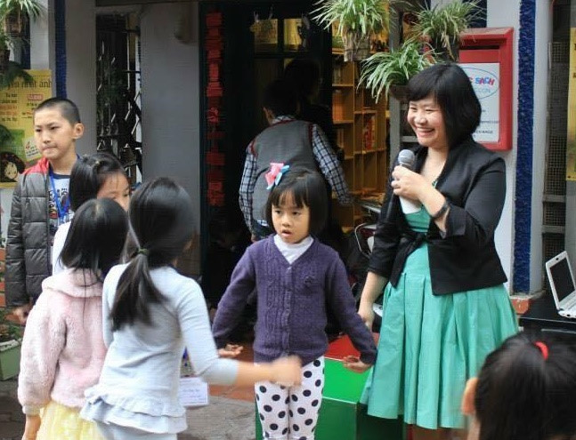 phu huynh ep giao vien quy goi chung ta dang quen nhung dua tre