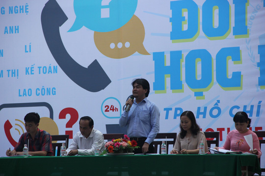 500 phu huynh chat van hieu truong