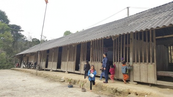 xot xa canh hoc sinh mien nui be ti teo an het ca au com trang to dung ma van doi con cao vi thieu chat