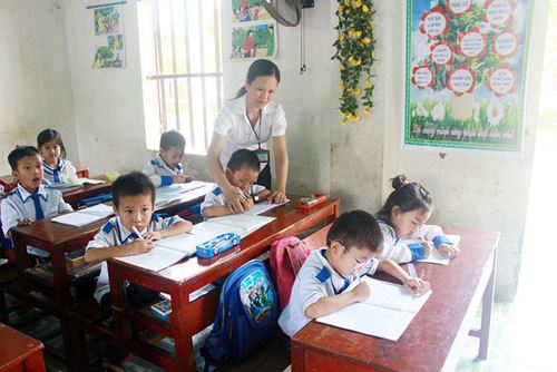 se khong tuyen moi giao vien day tieu hoc co trinh do trung cap cao dang