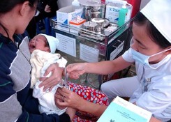 Cảnh báo: Đã xuất hiện các trường hợp từ chối can thiệp có lợi cho trẻ sau sinh