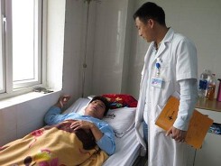 Tát học sinh, thầy giáo bị đánh gãy sống mũi nói gì?