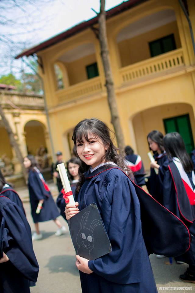 nguoi dep hoc vien ngoai giao duoc chu y vi ten chan thien my