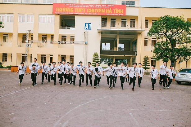 thi sinh duy nhat tinh ha tinh dat diem tuyet doi khoi a 2017 chi hoc sach giao khoa la du