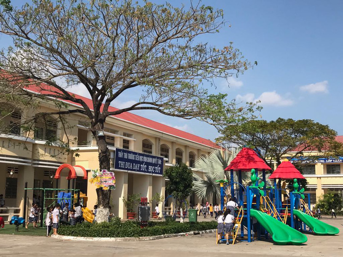 co giao quy xin loi phu huynh khai tru dang ong vo hoa thuan