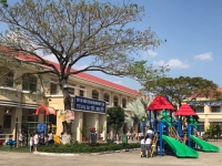 co giao phat hoc sinh lop 1 ngam but phai xin loi phu huynh