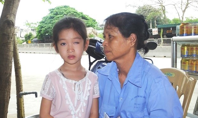 be gai lop 1 bi phi thuoc ke mu mat noi am anh vo hinh