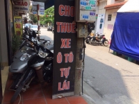 thue o to hay mua o to de di choi tet