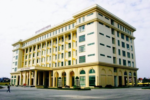 nhung ngoi truong duoi hoc sinh vien nhu com bua vi noi quy khat khe