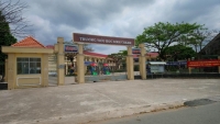 vu co giao quy goi o long an hieu truong bi dieu xuong dung lop
