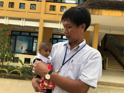 Bật khóc trước 'bí mật' của người thầy dành cho học trò tí hon 10 tuổi nặng 3,9 kg
