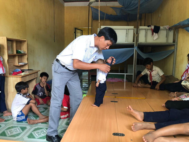 bat khoc truoc bi mat cua nguoi thay danh cho hoc tro ti hon 10 tuoi nang 39 kg