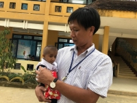 nghi luc phi thuong cua cau be ty hon o quang ngai