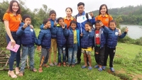 nhieu nguoi muon xin chau be bi chon song ve nuoi