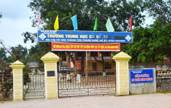 Kỷ luật thầy giáo tát học sinh, bị đấm gãy mũi
