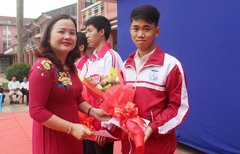 hoc tro ngheo quang tri gop mat trong doi tuyen olympic quoc te