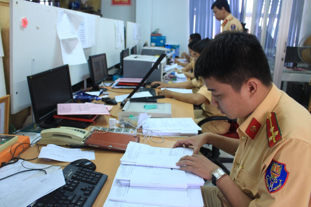 13000 nguoi chay sai luat o tp hcm bi csgt ghi hinh khong chiu dong phat