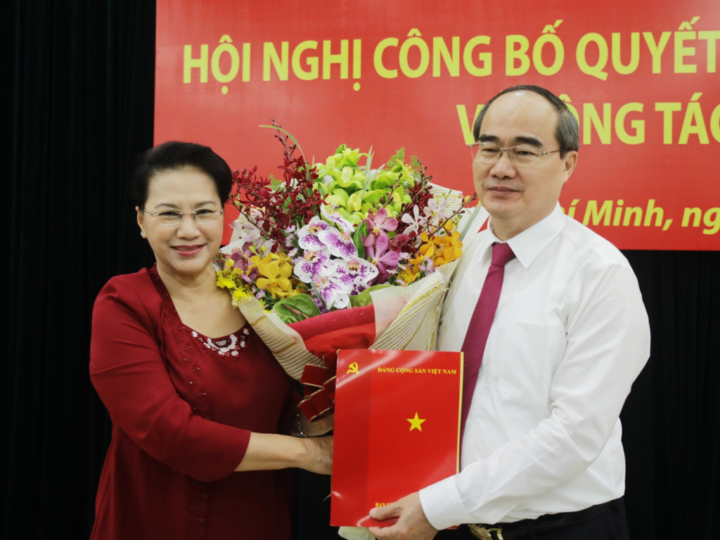 Tân Bí thư TP HCM Nguyễn Thiện Nhân thăm Bến Nhà Rồng tan bi thu tp hcm nguyen thien nhan tham ben nha rong