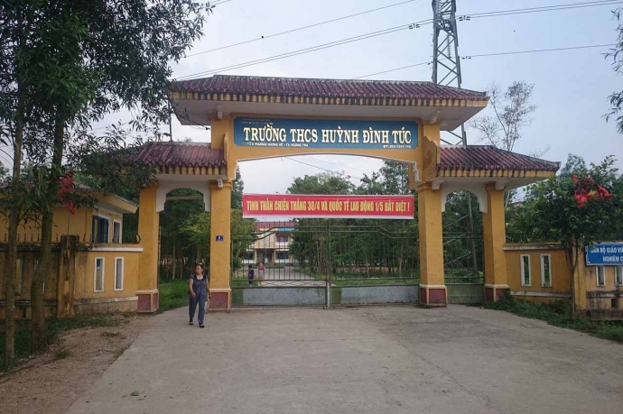 nu sinh hue lai danh ban gay xon xao du luan nu sinh