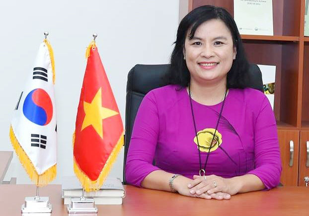 dh khoa hoc xa hoi va nhan van tphcm co nu hieu truong dau tien