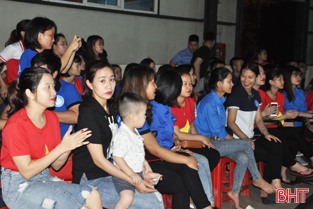 100 sinh vien dai hoc ha tinh rung chuong vang bao ve moi truong