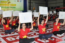 100 sinh viên Đại học Hà Tĩnh 'Rung chuông vàng bảo vệ môi trường'