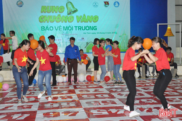 100 sinh vien dai hoc ha tinh rung chuong vang bao ve moi truong