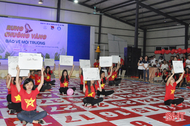 100 sinh vien dai hoc ha tinh rung chuong vang bao ve moi truong