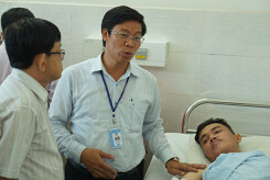 Sinh viên làm 'hiệp sĩ đường phố': Nên hay không?