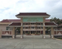 nam sinh truong thpt luong the vinh tu tu hut me hoc sinh va hieu truong deu khoc