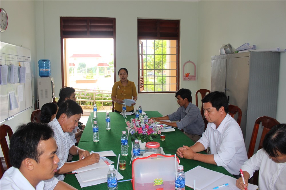 nam sinh truong thpt luong the vinh tu tu hut me hoc sinh va hieu truong deu khoc