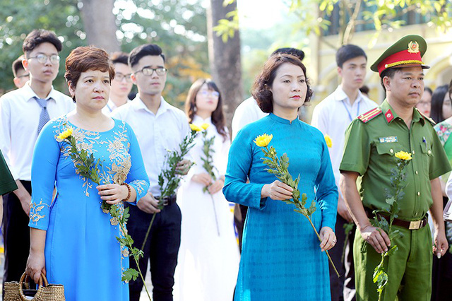 Lễ bế giảng xúc động của học sinh Trường THPT Chu Văn An le be giang xuc dong cua hoc sinh truong thpt chu van an